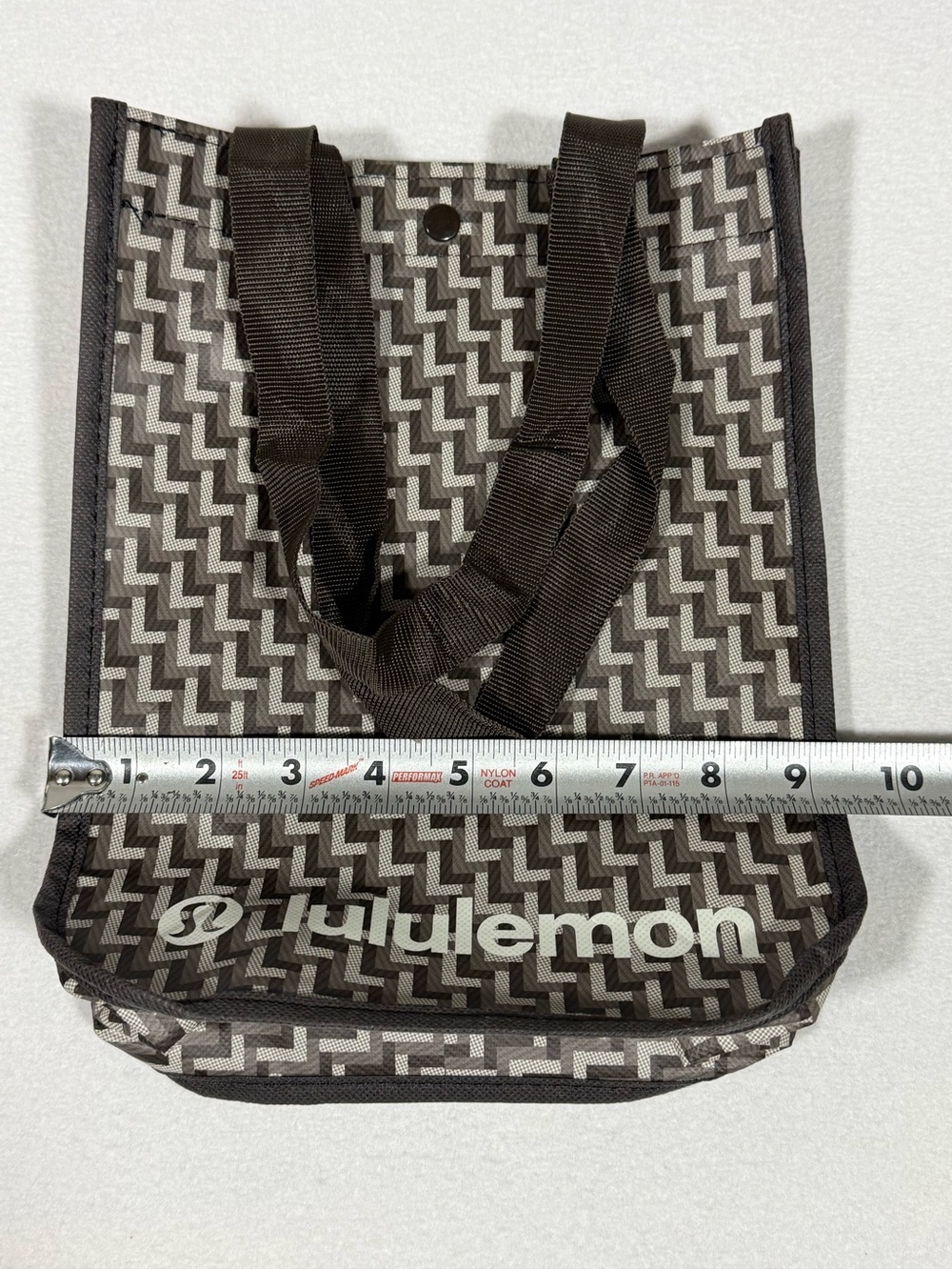 Lululemon Holiday 2025 Exclusive Logo Reusable Shopping Bag Tote Brown Geo - Picture 4 of 4